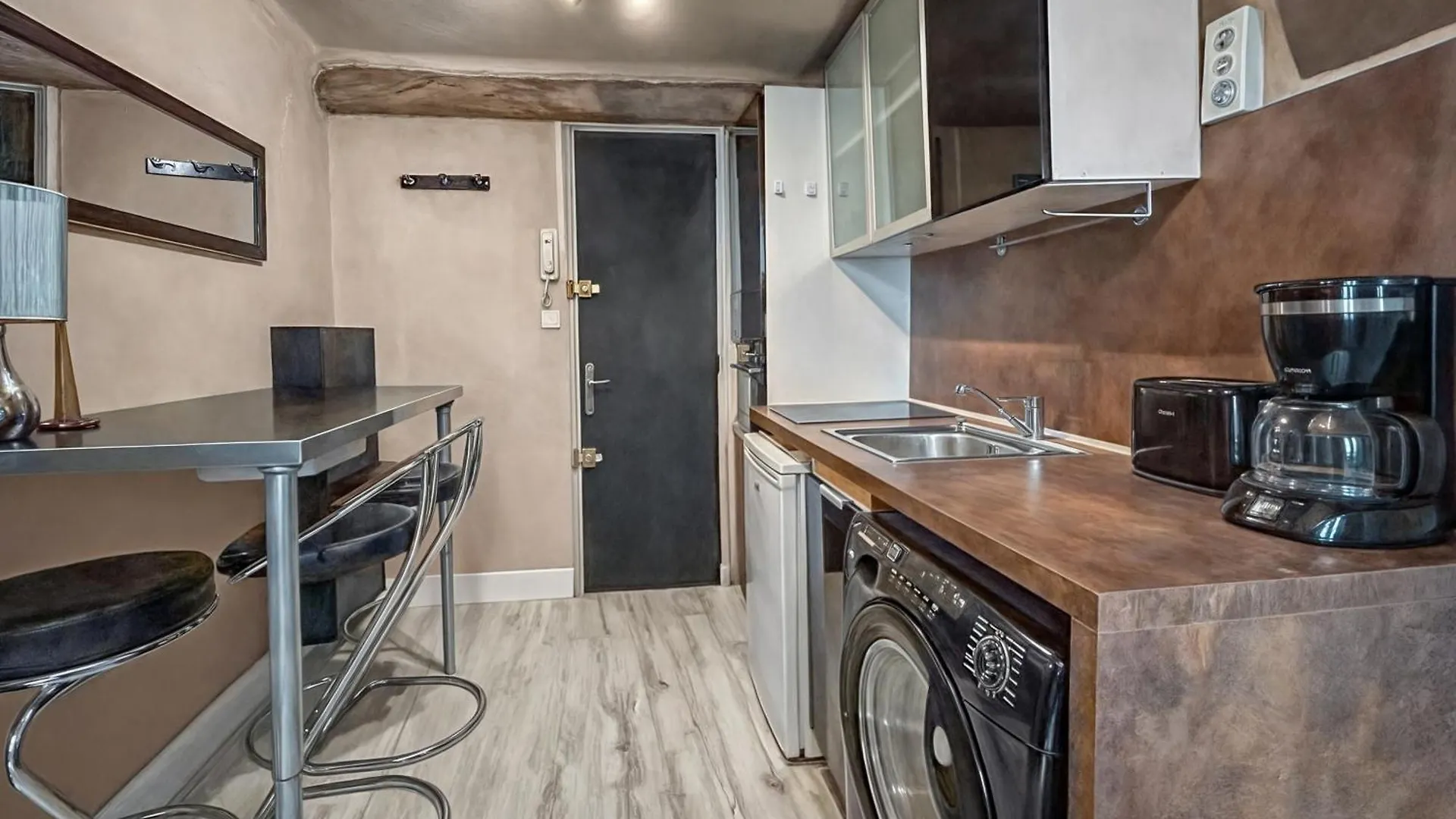 T2 Charmant Avec Mezzanine Au Coeur D'Aix Экс-ан-Прованс 0*,  Франция